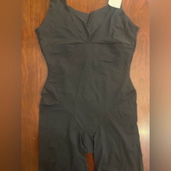 Maidenform womens Your Own Bra Singlet
FI2556 shapewear bodysuit open bust Black - Picture 7 of 10